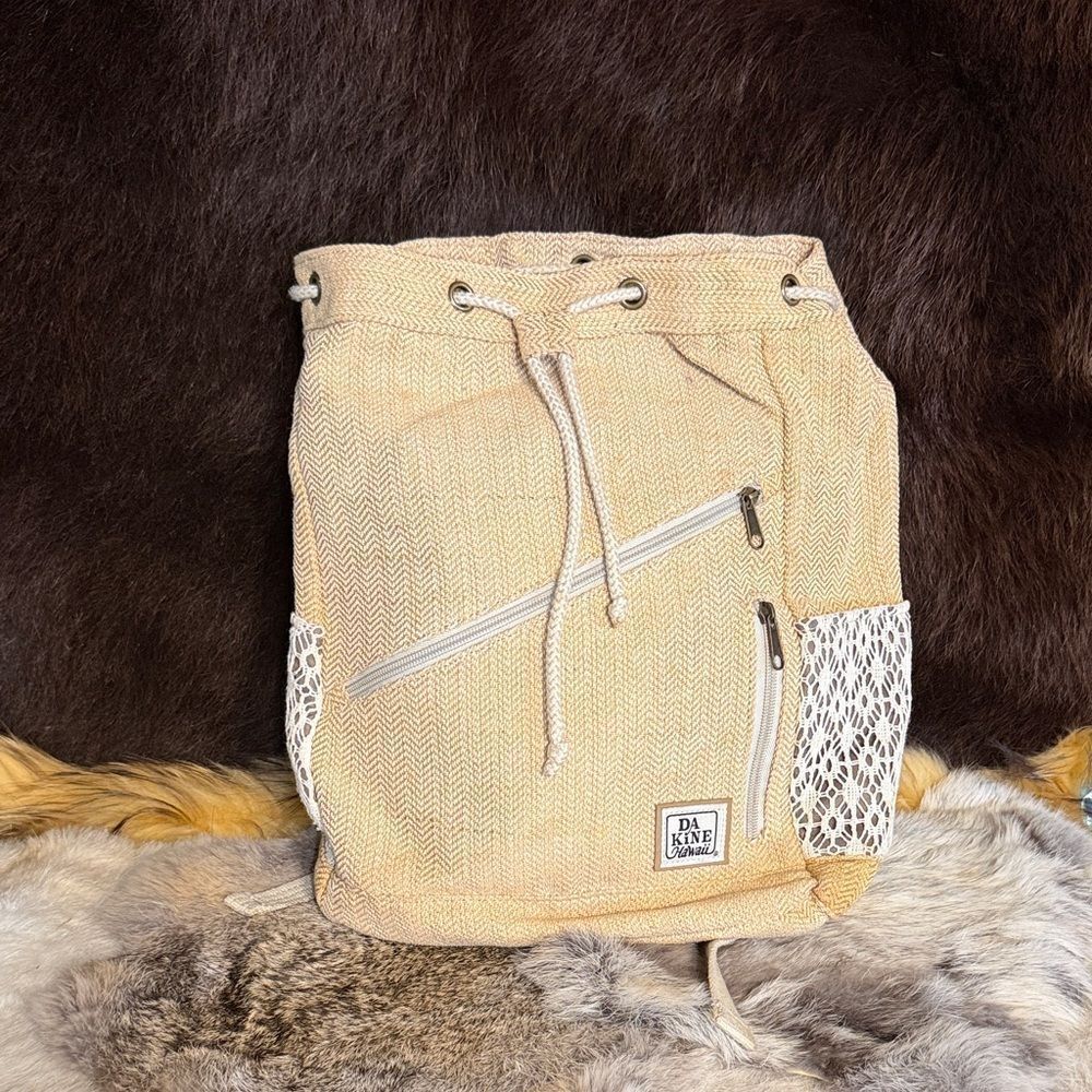 Dakine Beige Drawstring Backpack with Zipper Accents (6000)